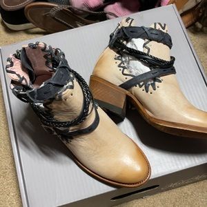 Miss Macy booties size 7